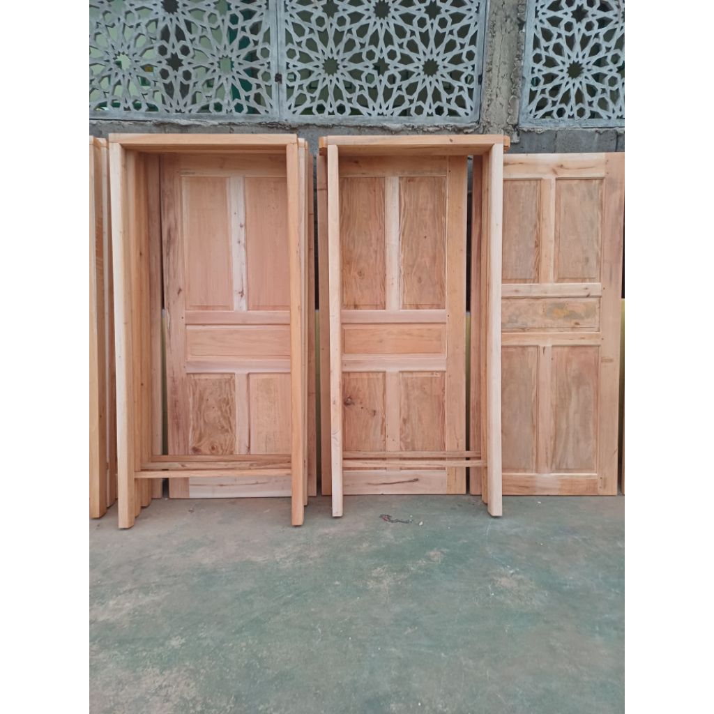 pintu dan kusen kamar, kusen dan pintu rumah, kusen dan pintu belakang, kusen dan pintu kamar mandi,
