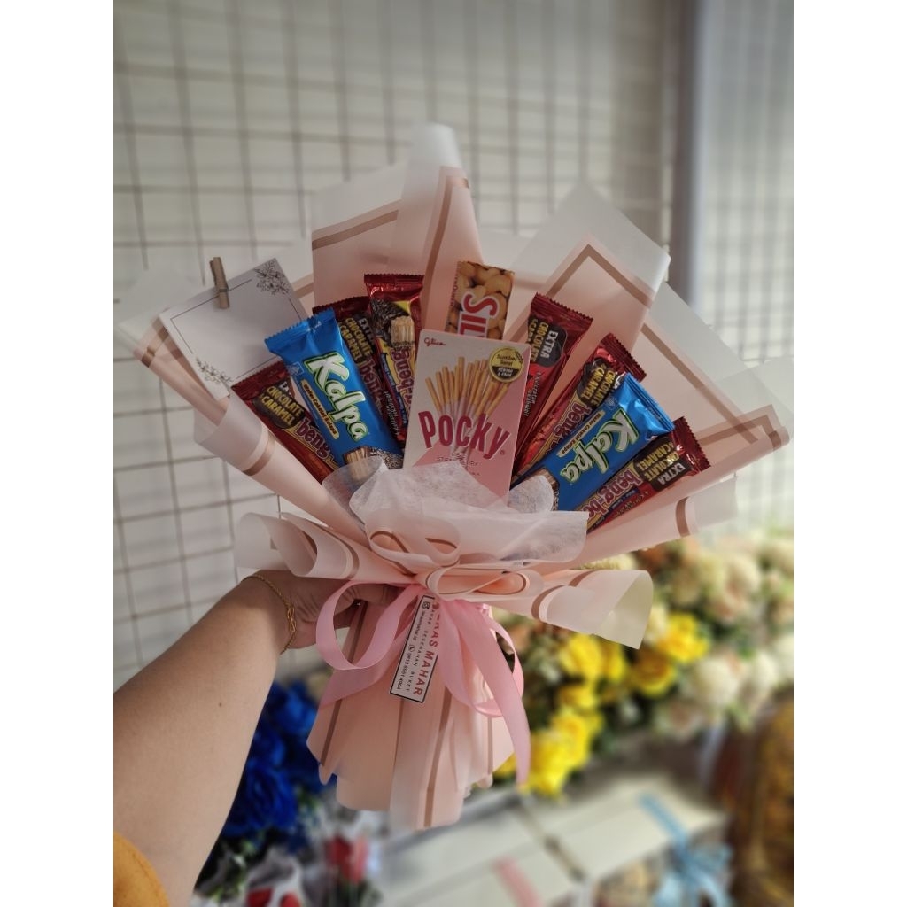 

BUKET SNACK/ BUKET JAJAN/ BUKET WISUDA/ GIFT BUCKET GRADUATION/ BUKET GRADUATION/ BUKET ULTAH