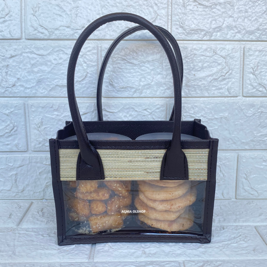 

Tas Hampers Mendong Untuk Isi 2 Toples Silinder (Coklat Tua) Keranjang Parcel Mika