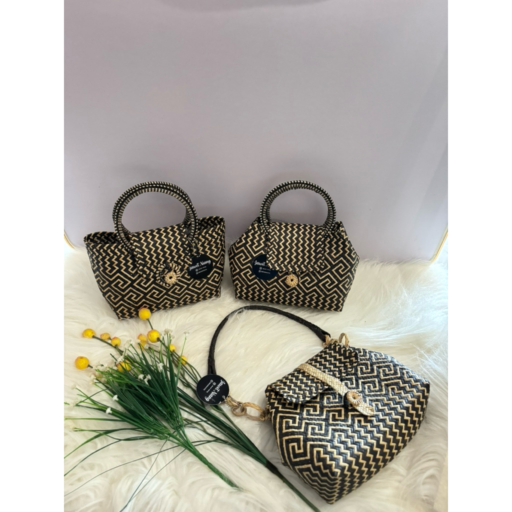 Tas Rotan Wanita Khas Kalimantan Tengah