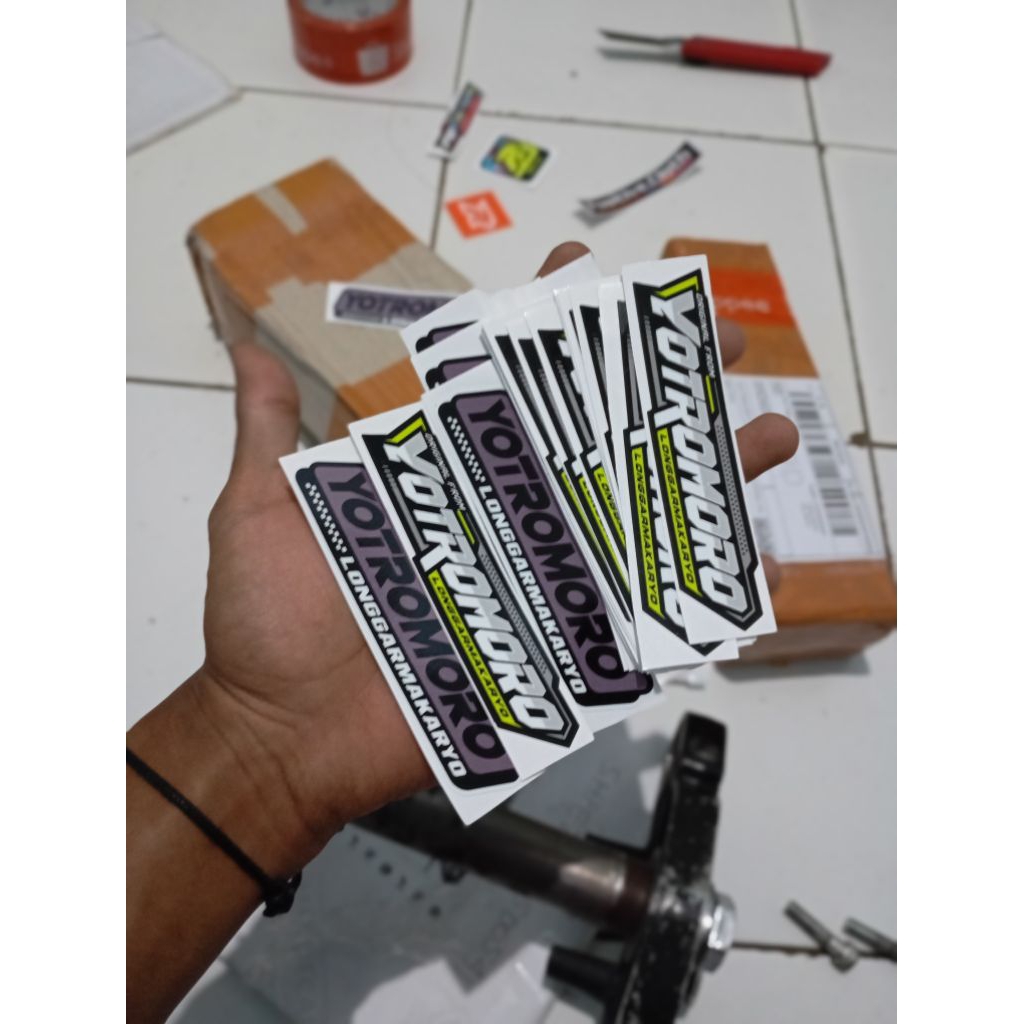 

stiker yotromoro Original