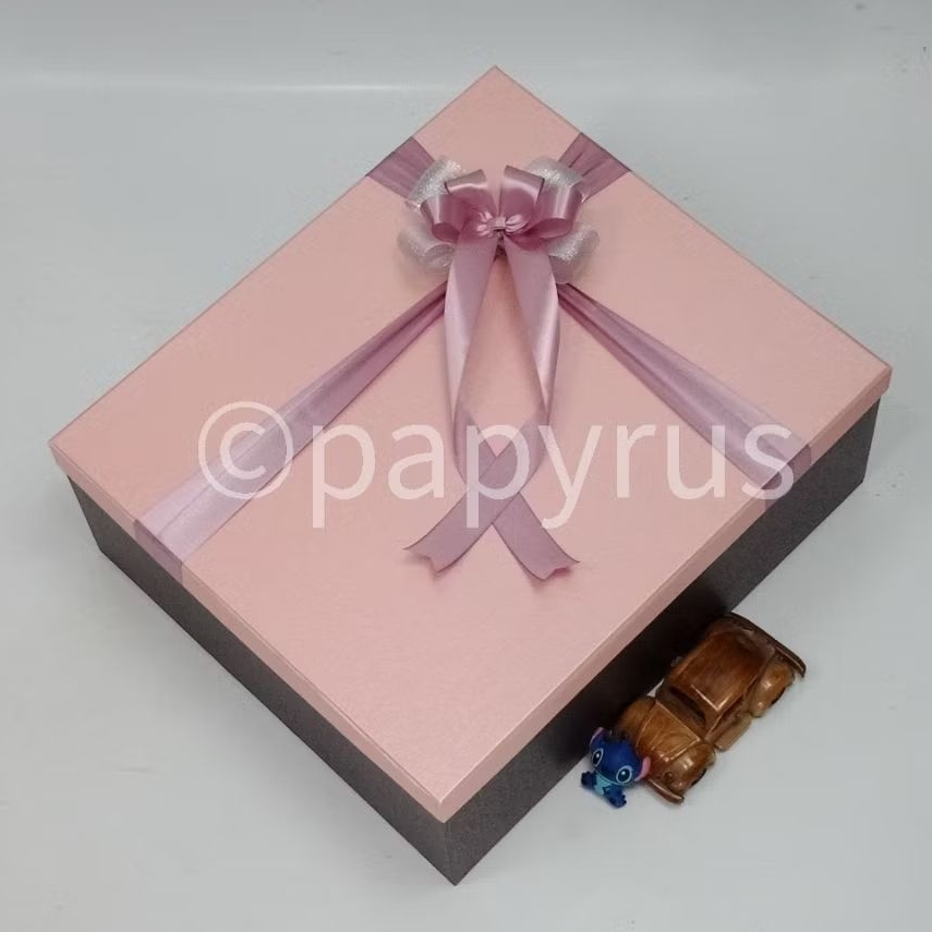

PAPYRUS Kombinasi 35x40 Tinggi 15cm Kotak Kado Gift Box V1