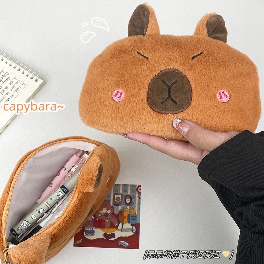 

Pouch Capybara Lucu – Tempat Pensil Boneka Bulu Lembut