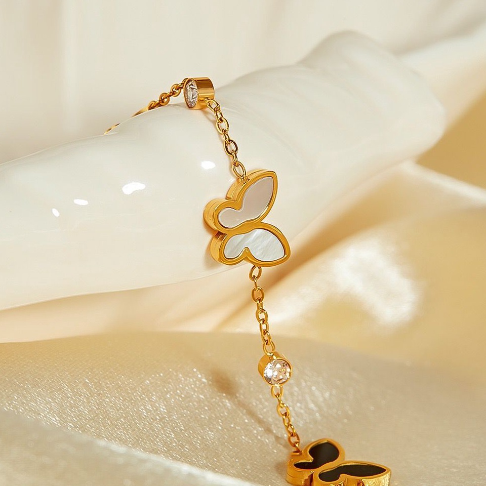 KODE M18T Gelang tangan Fashion wanita Titanium Motif kupu kupu warna goldsilver