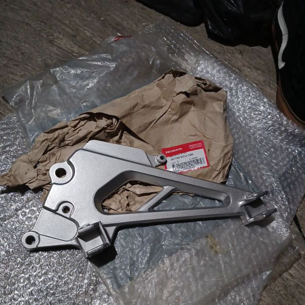 breket dudukan footstep holder step belakang honda tiger lawas tiger lama tiger 2000 bagian kiri ori