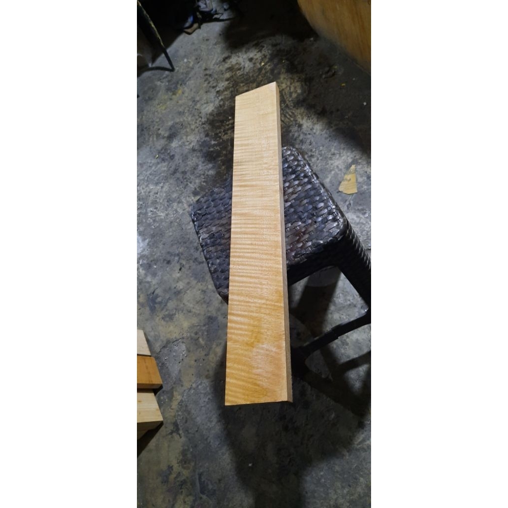 maple flame bahan neck gitar