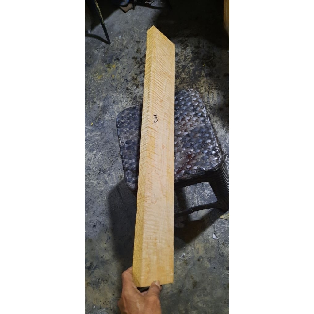 maple flame bahan neck gitar.