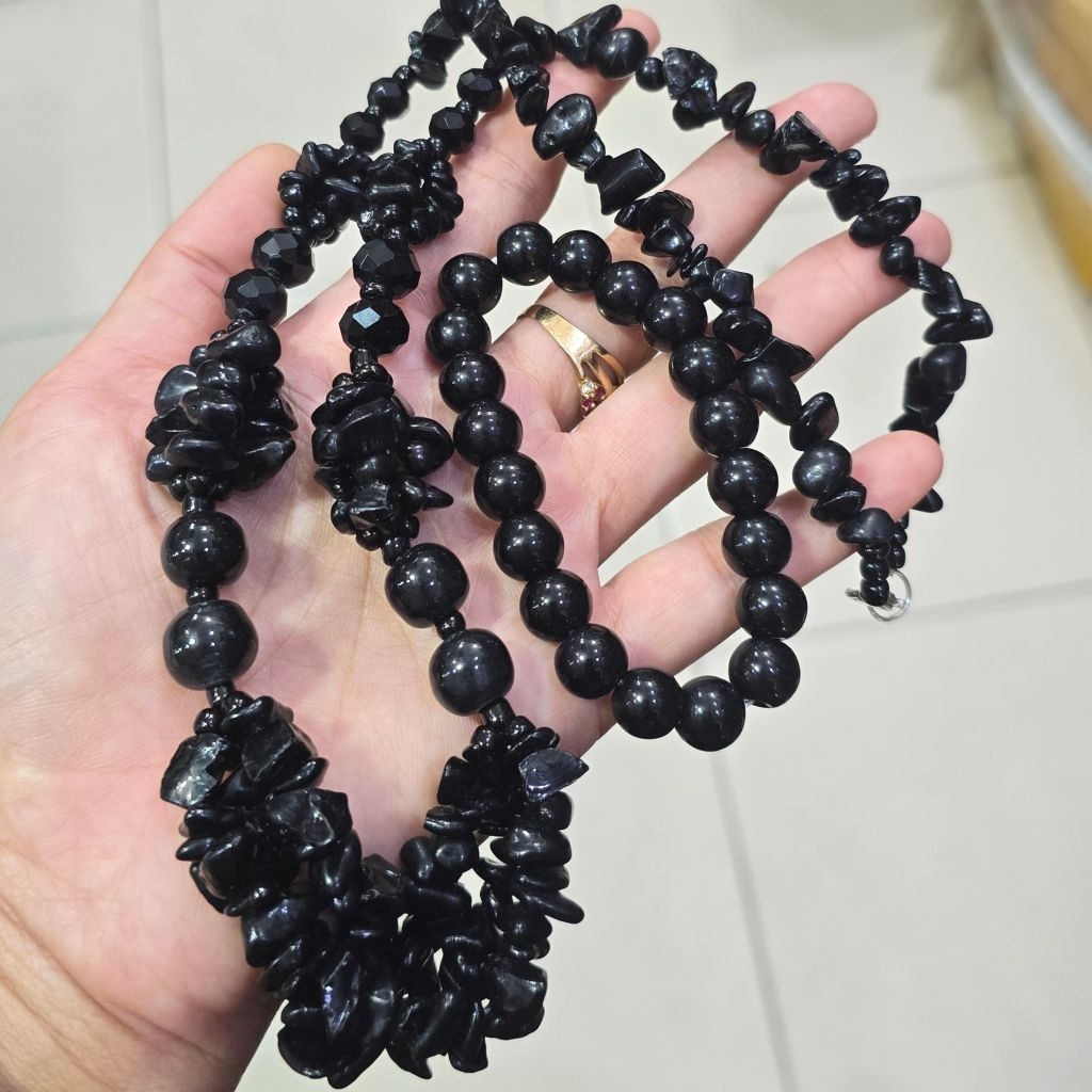 Satu set kalung dan batu kerikil kalimantan