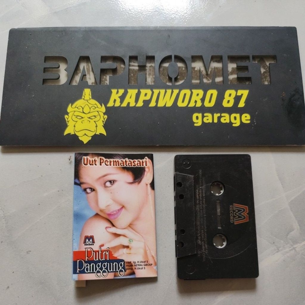 kaset pita UUT PERMATASARI,PUTRI PANGGUNG