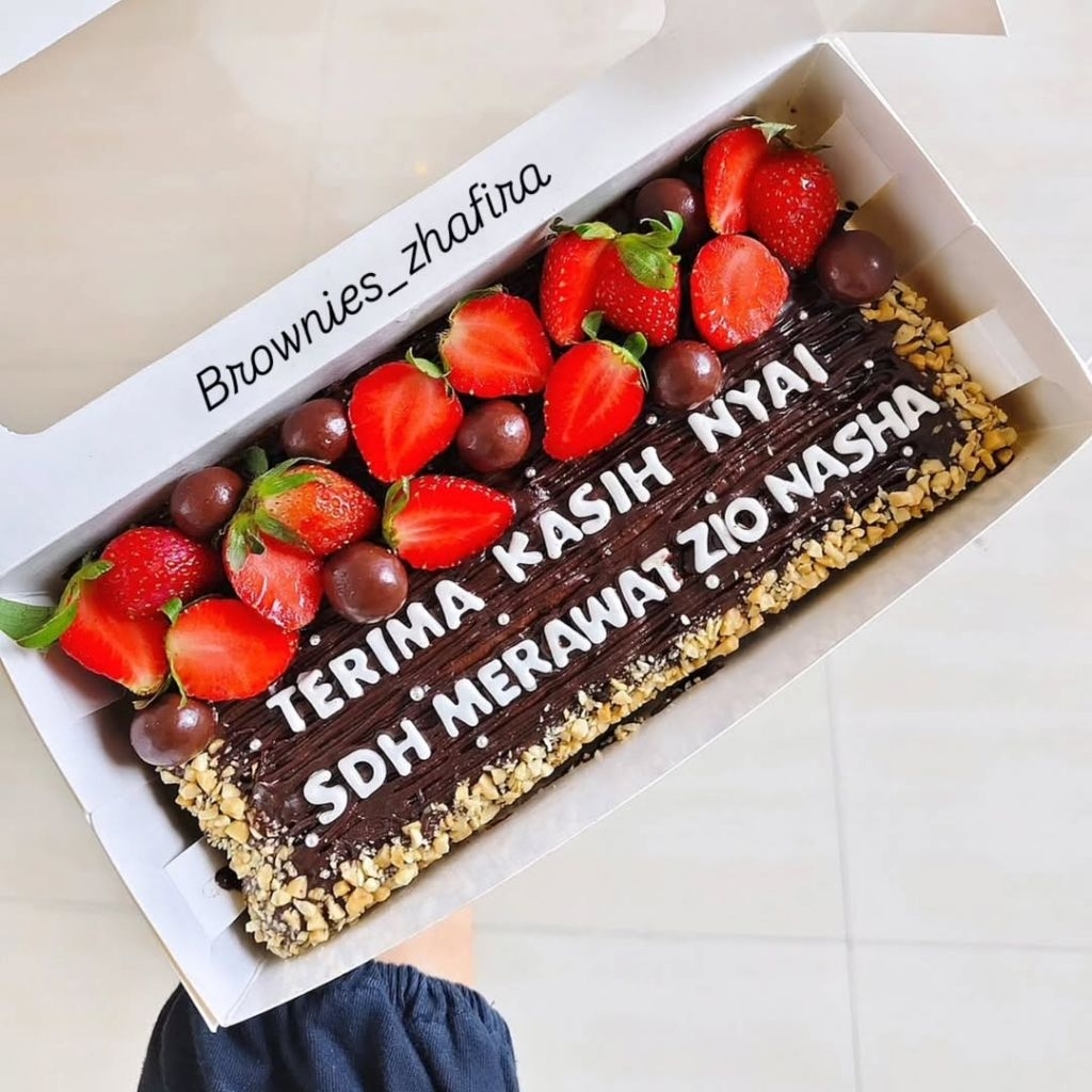 

Brownies Strawberry 20x10/free lilin, card, pisau