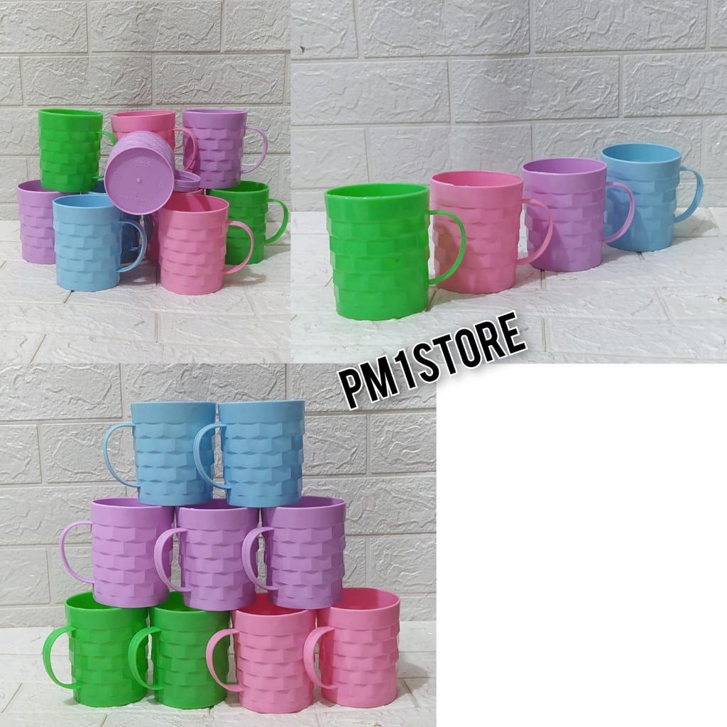1lusin Gelas cangkir plastik murah motif tikar/ Cangkir Tikar Warna