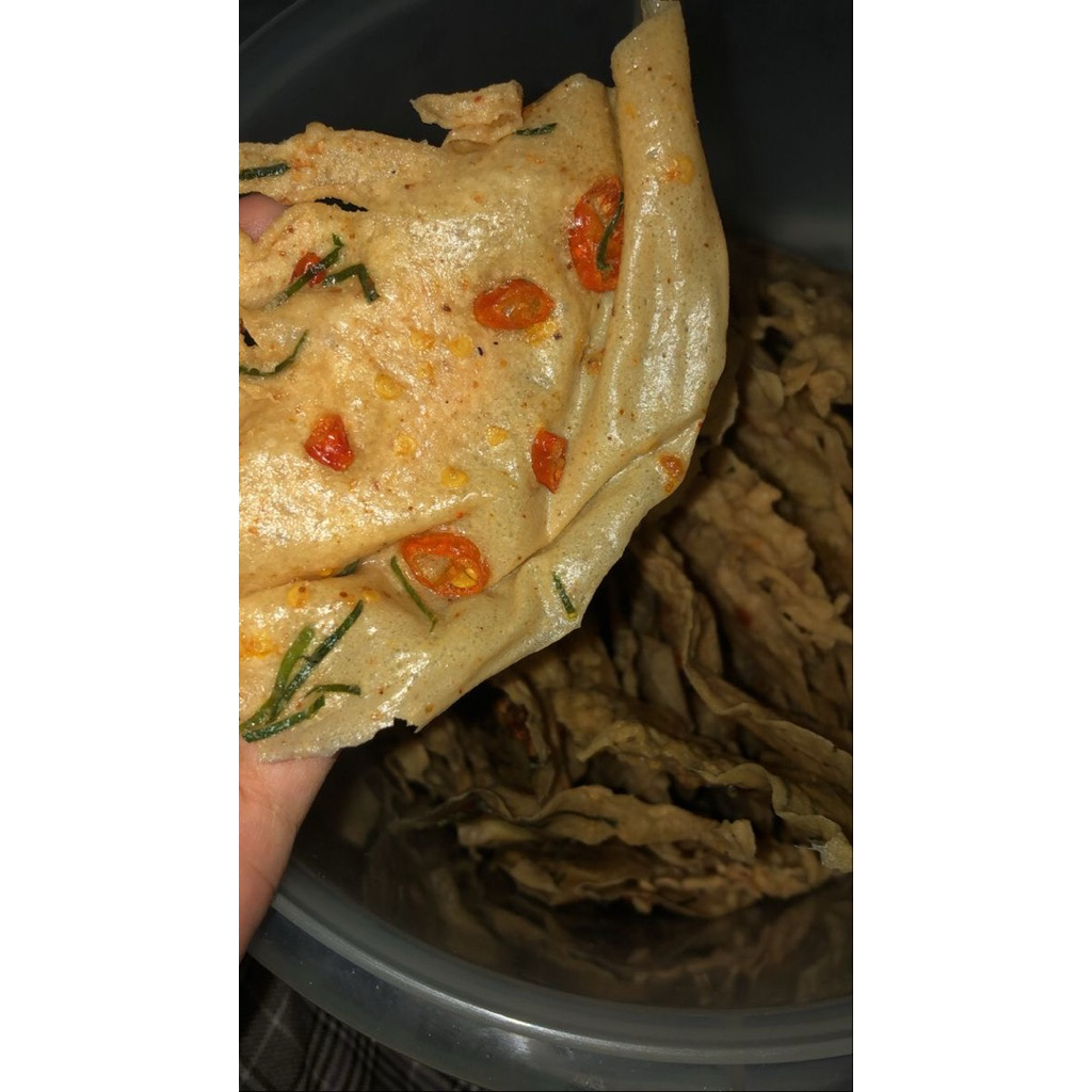 

TERMURAH TERLARIS REMPEYEK TOPING CABE DAN DAUN JERUK PEDAS RENYAH GURIH ASIN MANTAB