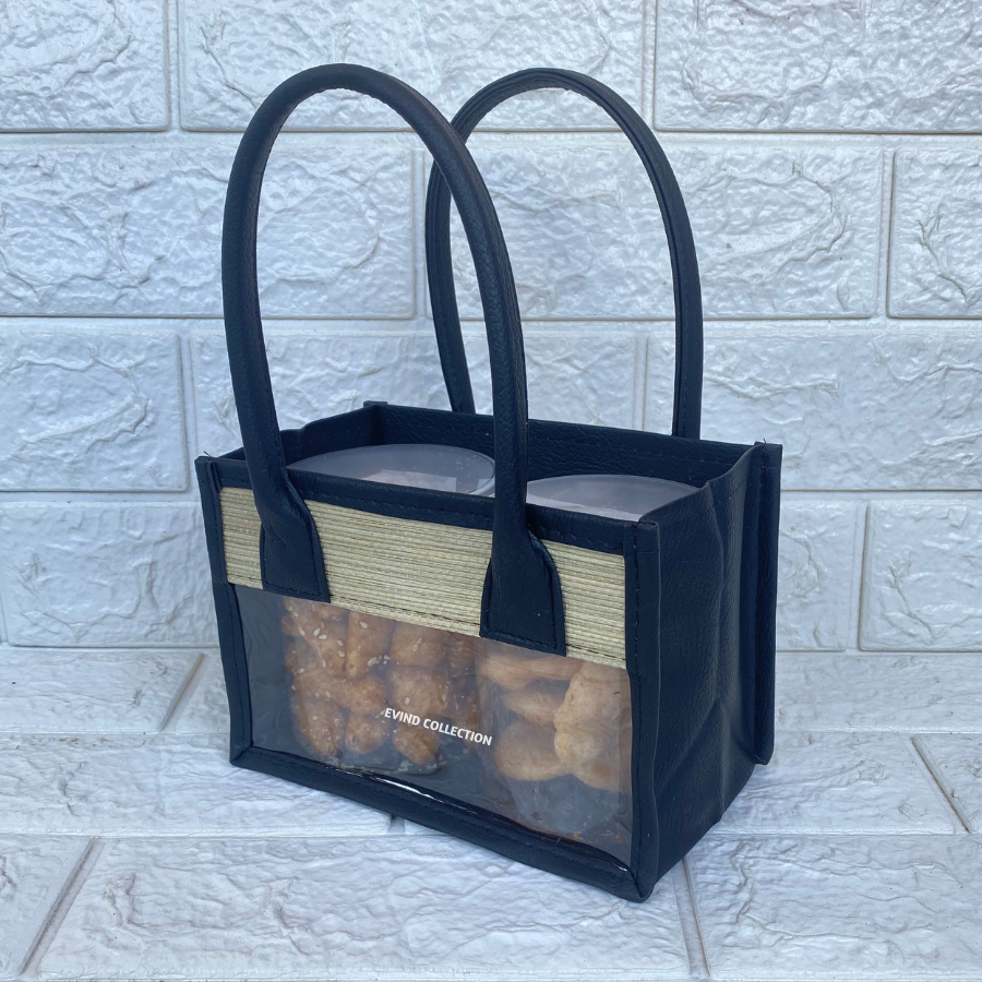 

Tas Parcel Mika Mendong (Hitam) Ukuran 2 Toples Silinder Tas Mika Hampers