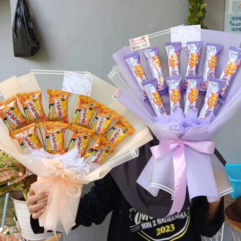 

Ready Buket Snack Murah Jumbo / Bucket Jajanan Hadiah Wisuda | Hampers Bouquet Makanan Bingkisan Ulang Tahun Chiki Tower