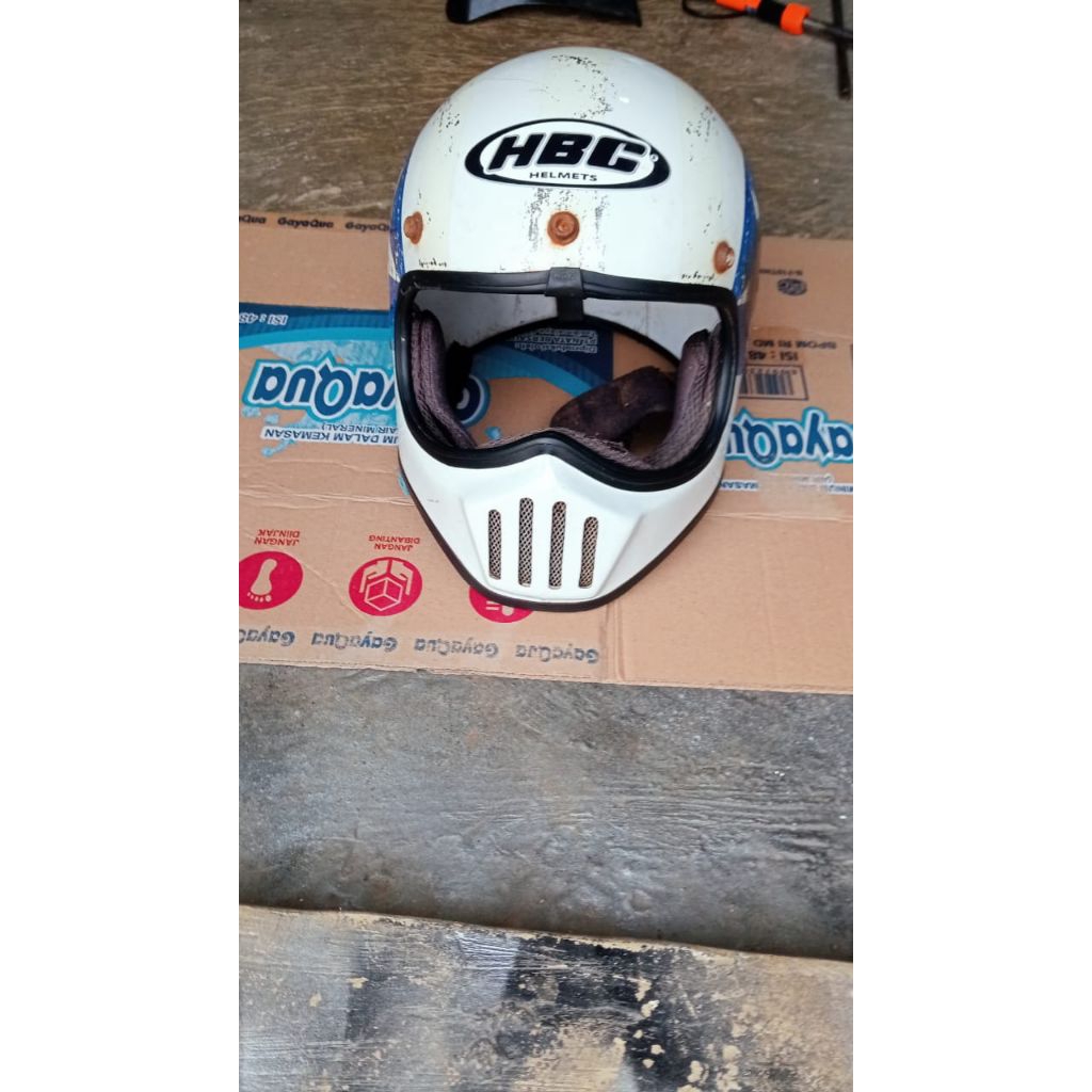 helm Cakil bahan bekas