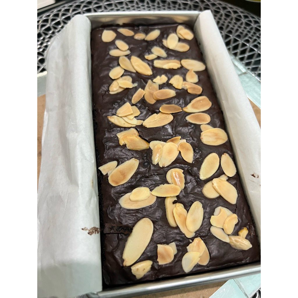 

fudgy brownies almond