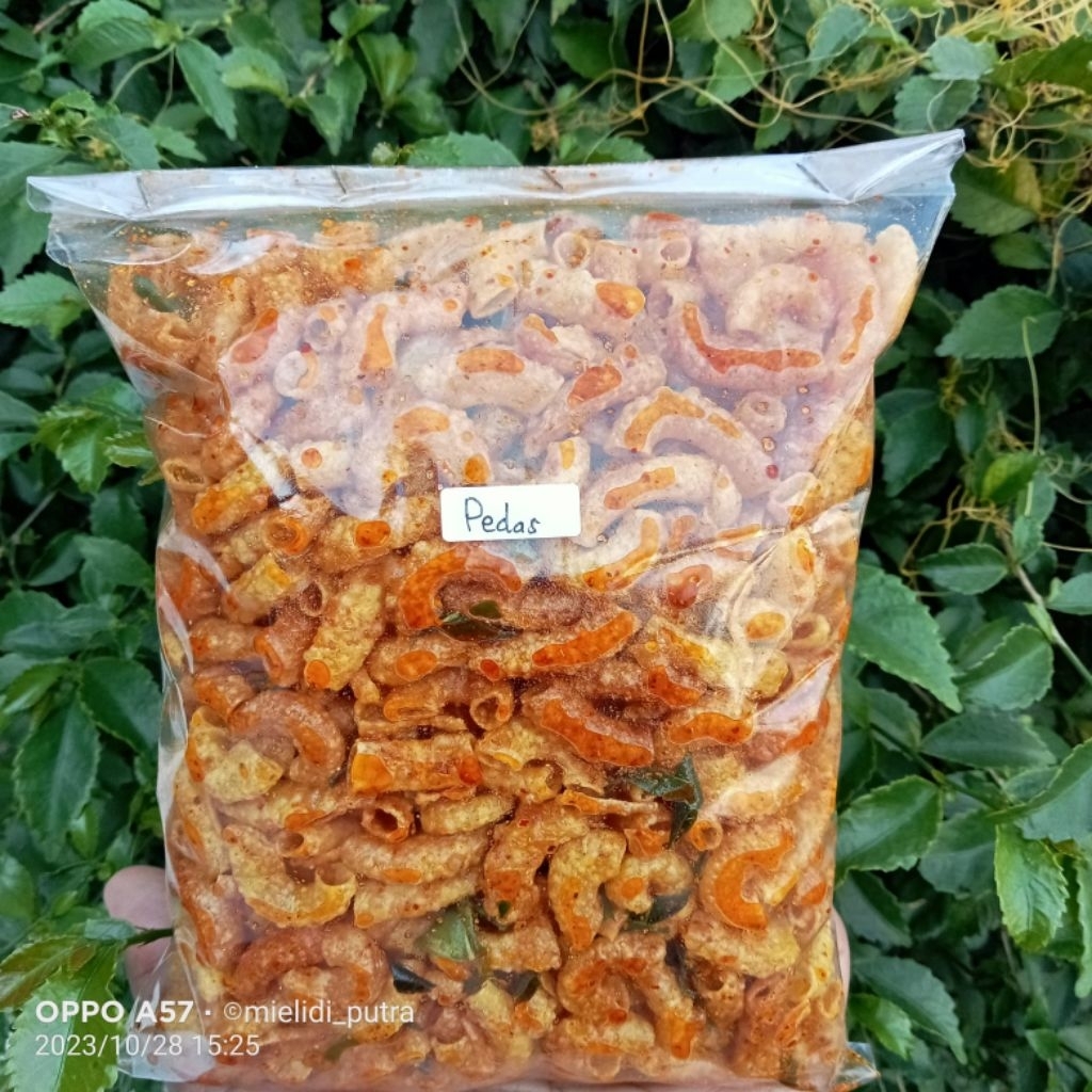 

Makaroni pedas daun jeruk