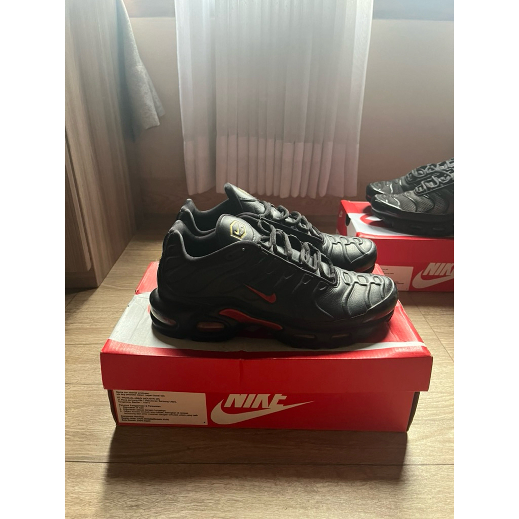 NIKE AIRMAX PLUS TN PRM
