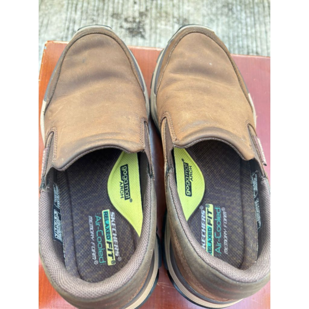 sepatu skechers coklat