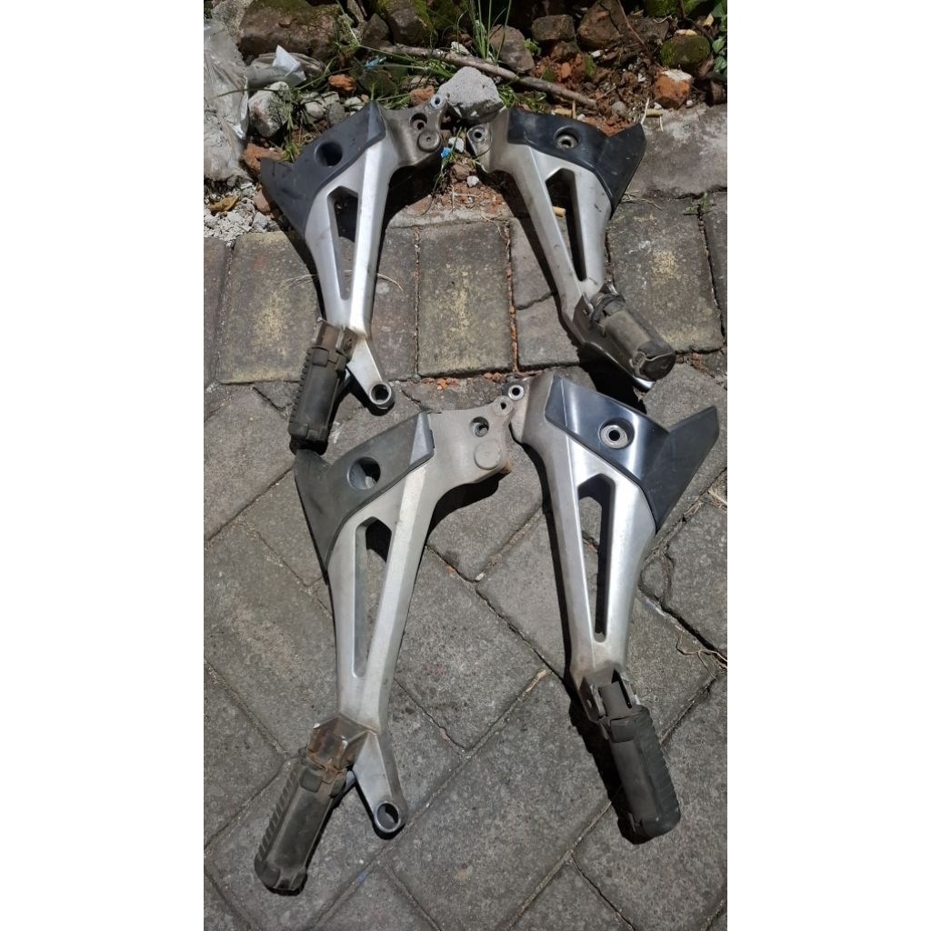 STEP BOSTEP POSTEP BELAKANG SUPRA X 125 DD BATMAN PIJAKAN KAKI SUPRA X 125 KARBU FOSTEP SUPRA X 125 