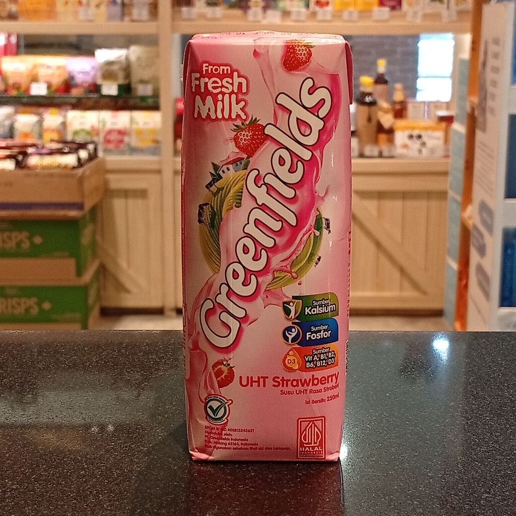 

UHT Strawberry Milk by Greenfield 25ml