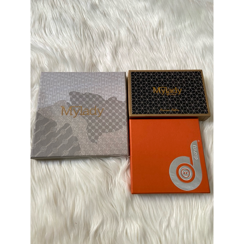 

Box for Hijab Mylady Deenay Soft box and Hard box for Gift Scarves Signature Monogram