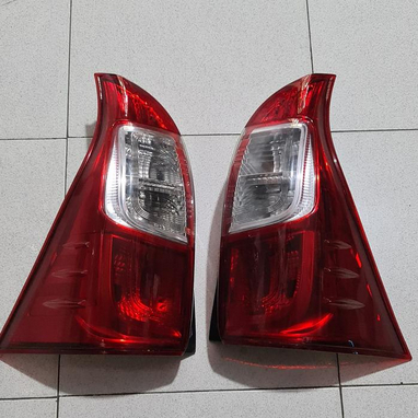 (RIAU IMP)STOPLAMP LAMPU BELAKANG MOBIL  AVANZA VELOZ 2015-2018 KIRI KANAN