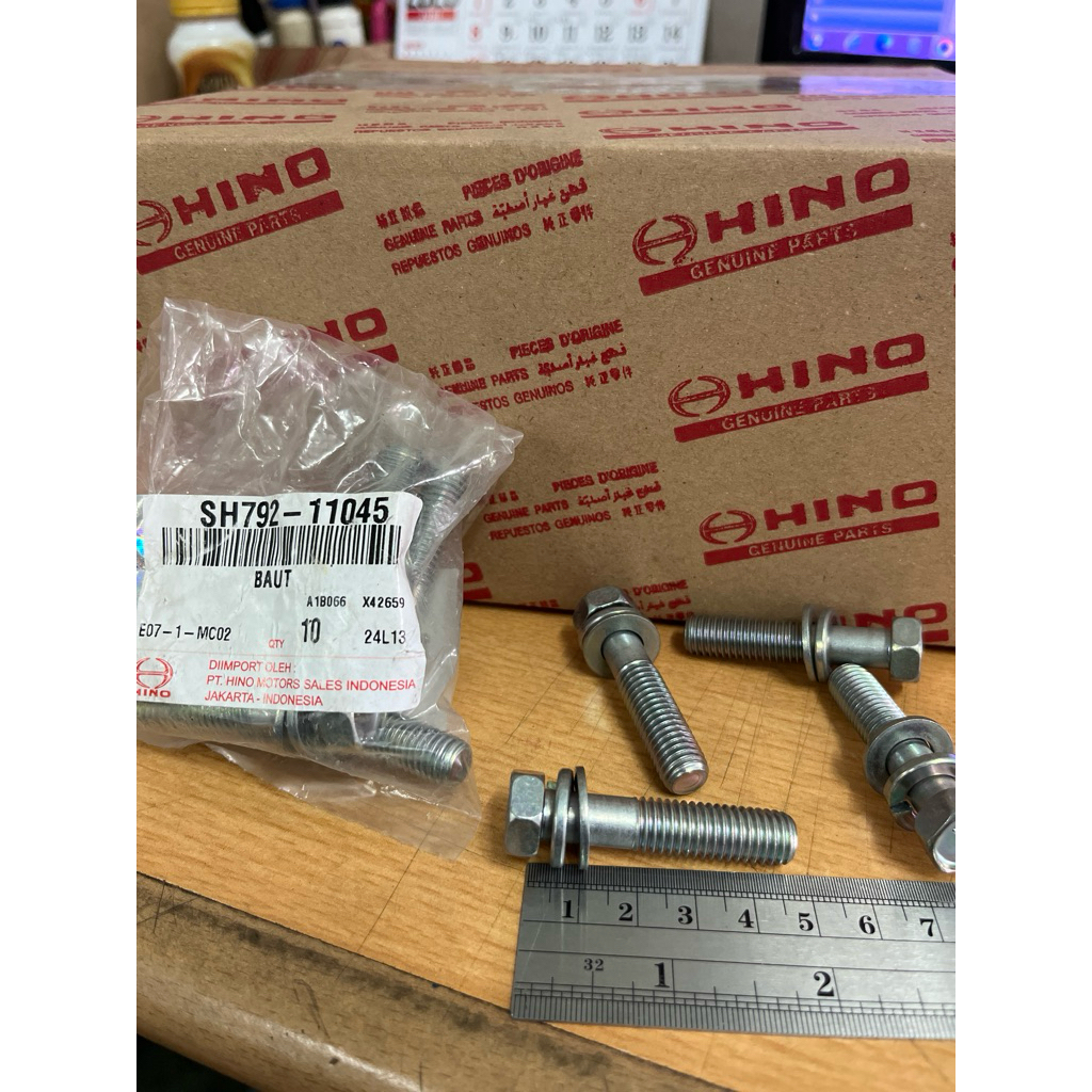 baut totok babi/baut transmisi hino 500 hino lohan original