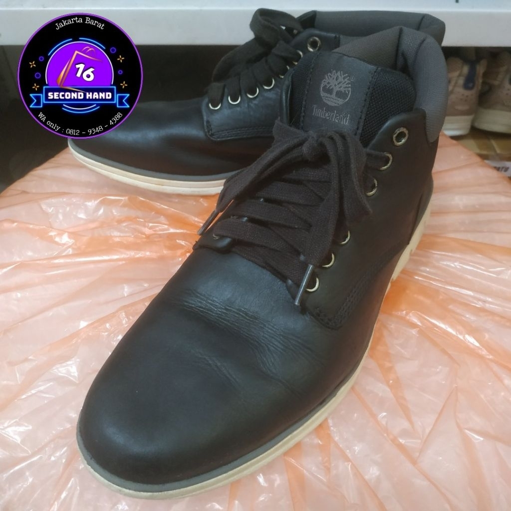 

Sepatu second timber size 42.5