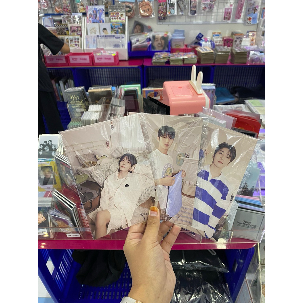SEVENTEEN OFFICIAL POSTCARD