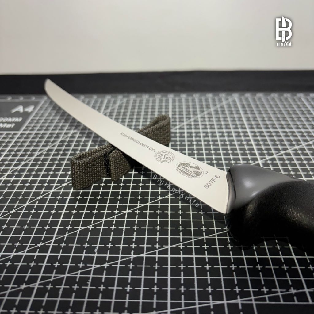 Pisau Victorinox 807F-6 Boning Lengkung Fibrox Old RH Forschner NSF 1968 Nos Cap Payung 15cm