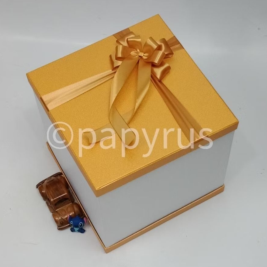 

PAPYRUS Sandwich 30x30 Tinggi 30cm Kotak Kado Gift Box V1