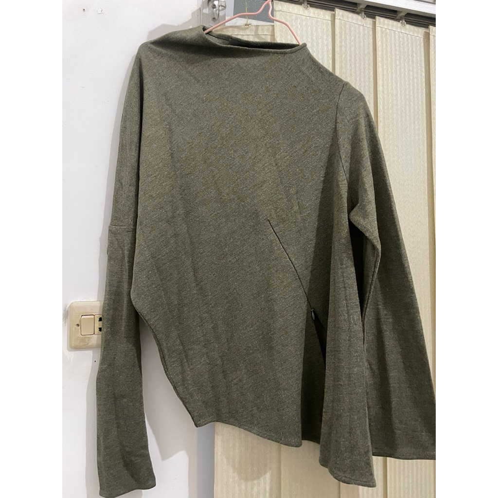 [Preloved] Atasan Wanita Warna Hijau Army