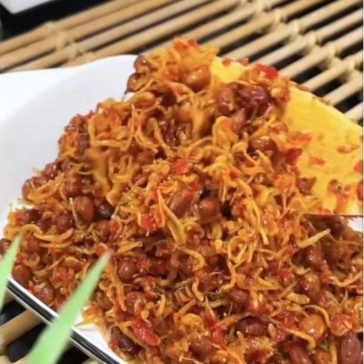 

sambel kacang teri medan dalam kemasan 125 gr cocok untuk lauk utama dengan nasi hangat penambah selera makan