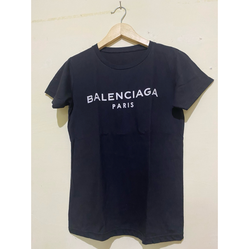 Kaos Balenciaga hitam (preloved)