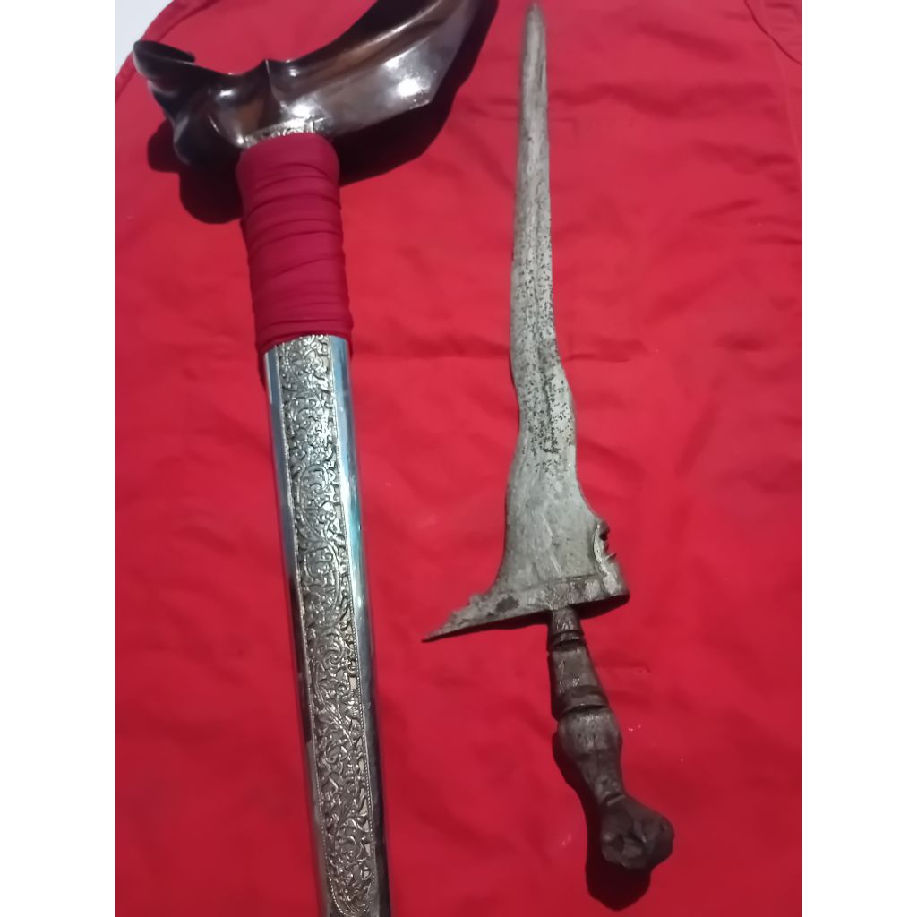 keris jangkung putut sajen