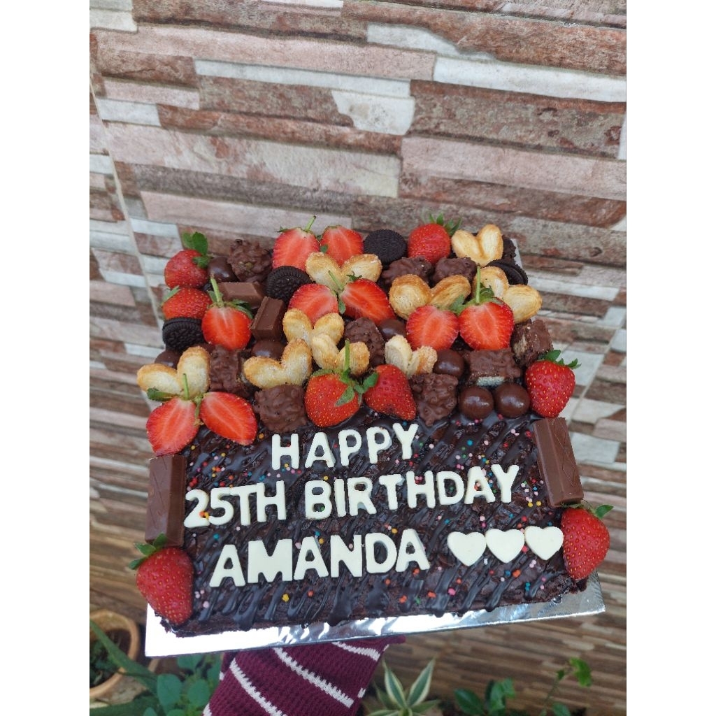 

BROWNIES HIAS 20X20CM DESAIN G