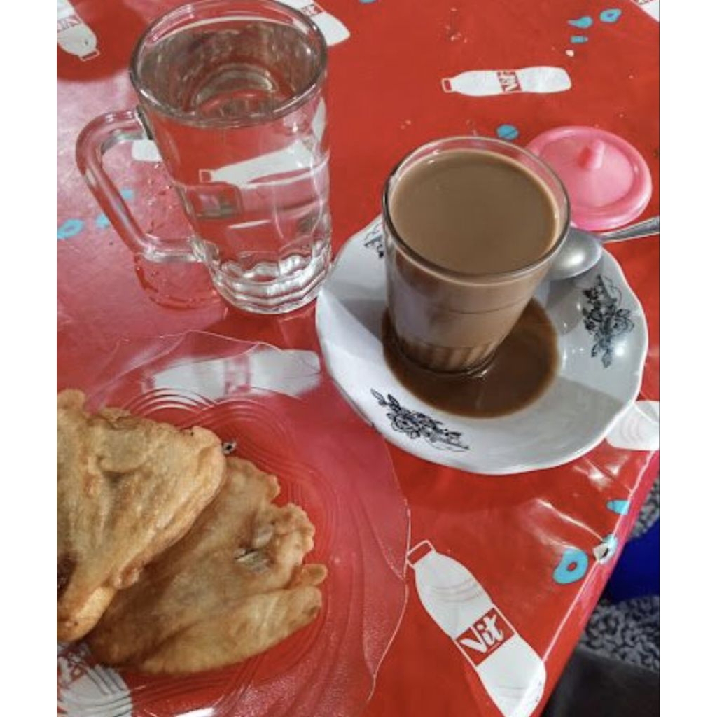 

kopi + gorengan + air putih