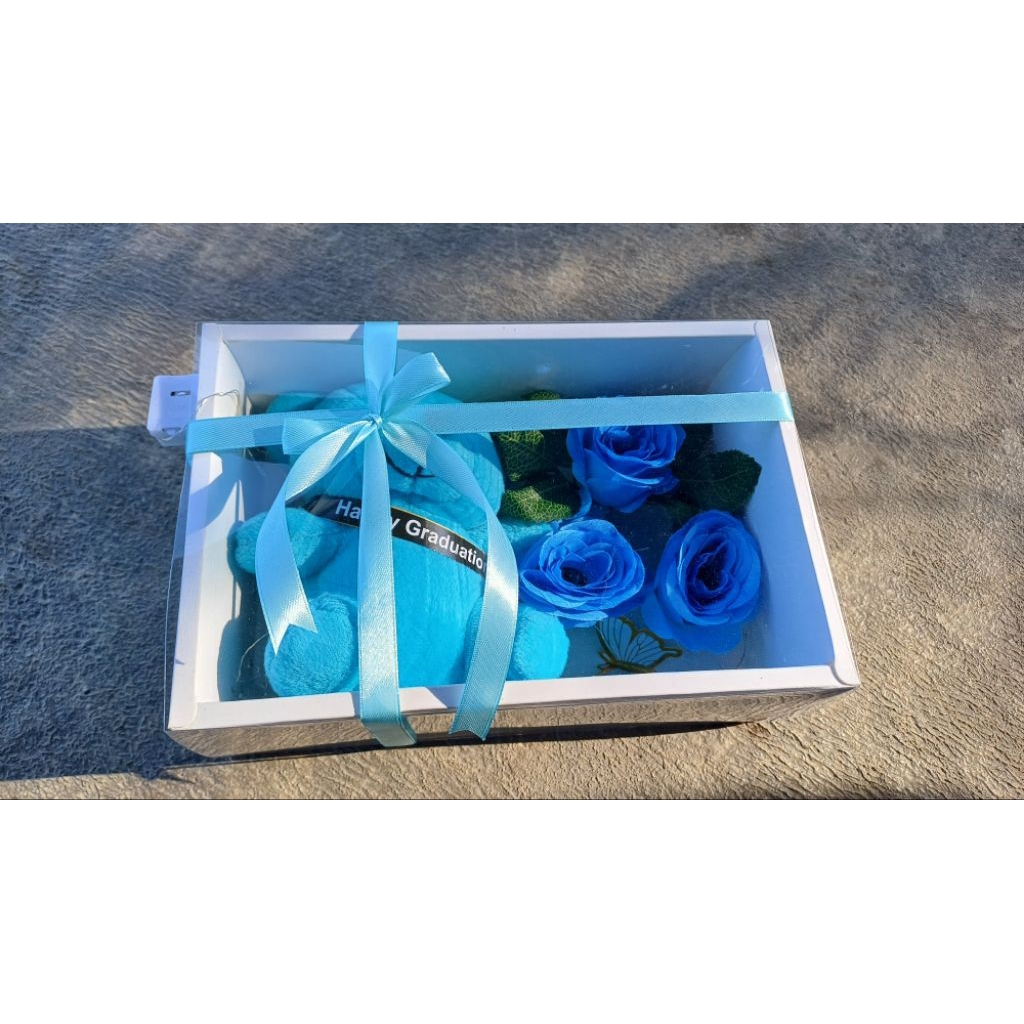 

Gift box boneka dan bunga