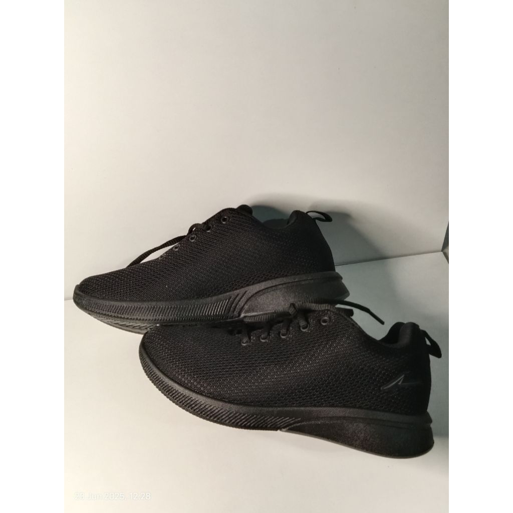 SEPATU HITAM POLOS ANDO BSC 31