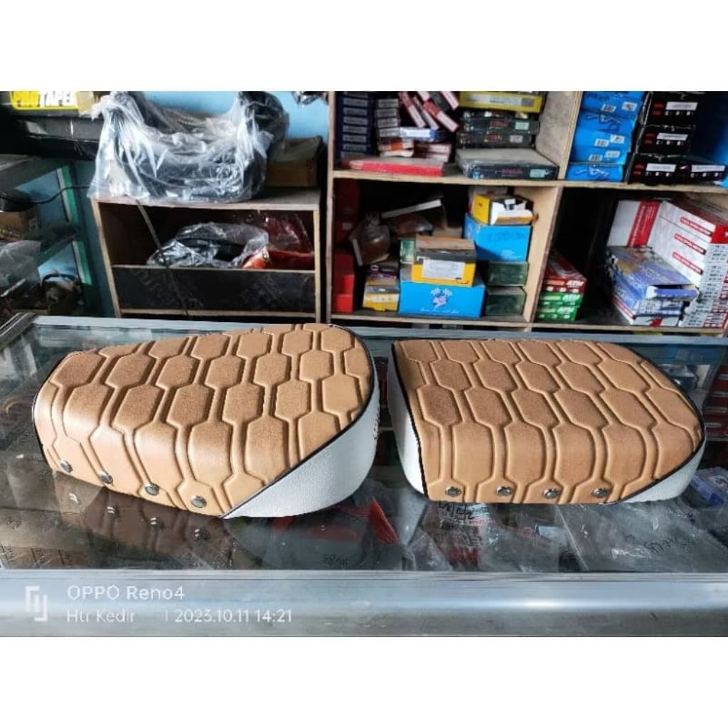 JOK PISAH/ SADEL MOTOR C50 C70 PISPOT FULL SET WARNA COKLAT KOMBINASI PUTIH MOTIF TAWON HARGA TERMUR