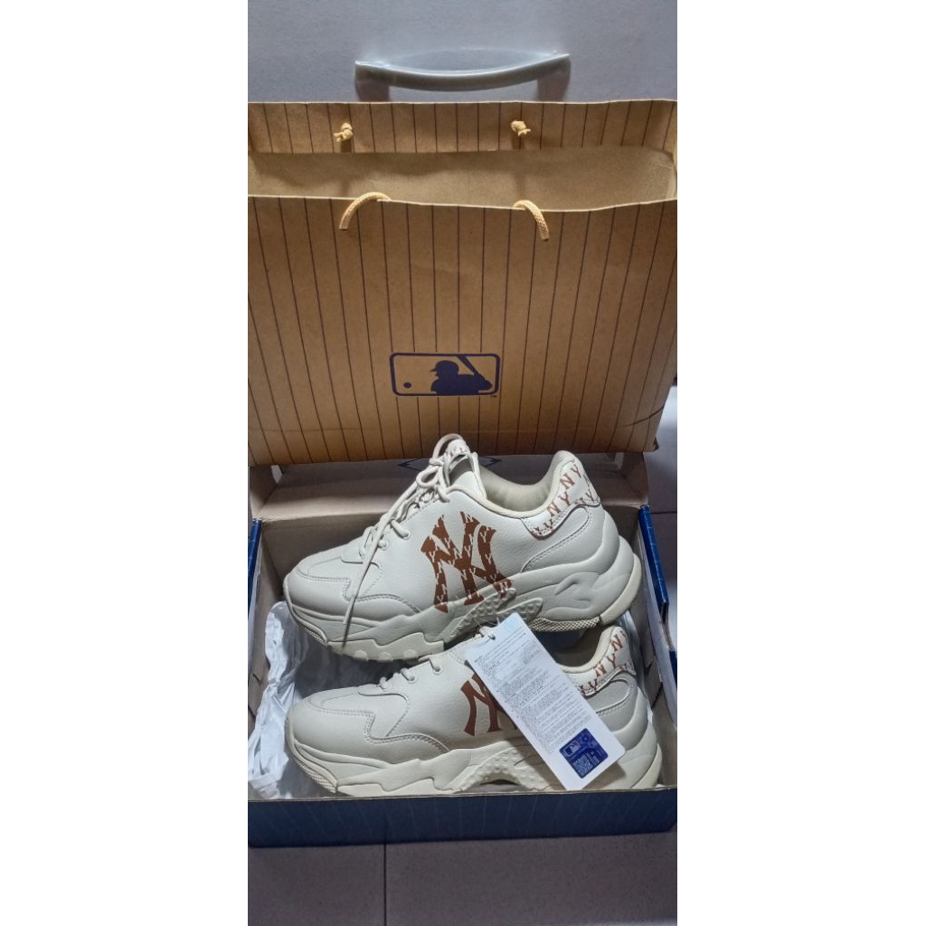 Sepatu MLB NY