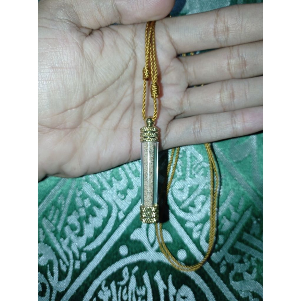 liontin tabung akrilik pasir inat Syekh Abubakar bin Salim