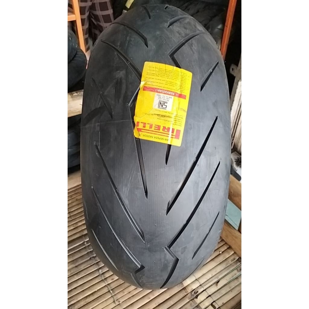 Pirelli Diablo Rosso3. 240/45-17 Ducati harley