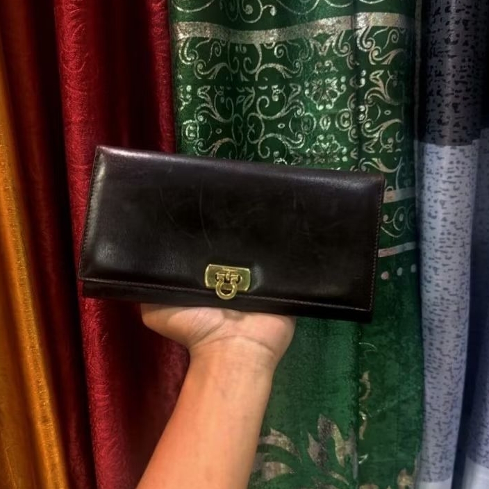 Dompet Panjang Salvatore Ferragamo