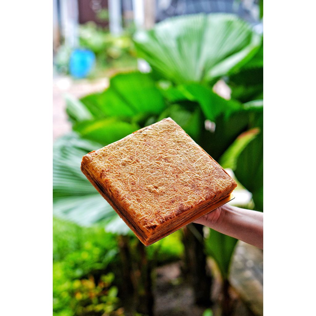 

Lapis Legit Orilla Bakery Original Keju Edam 18x18