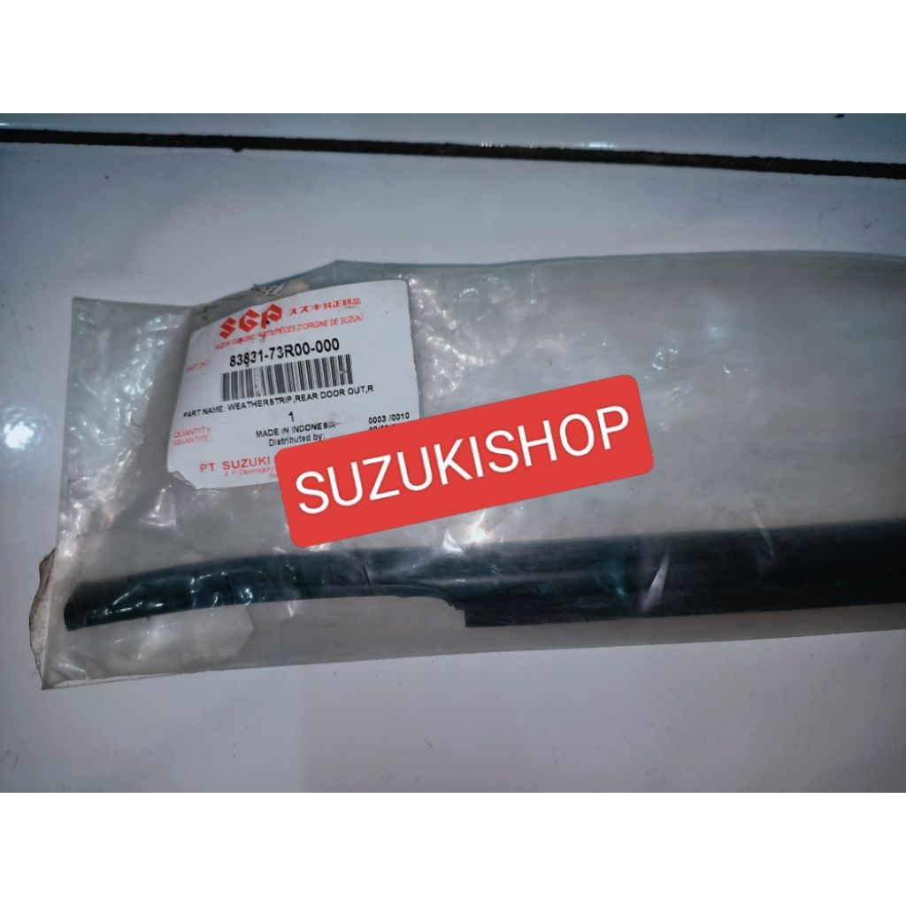 SUZUKI SGP WEATHERSTRIP,REAR DOOR OUT R,/karet list penjepit kaca pintu belakang luar untuk mobil al