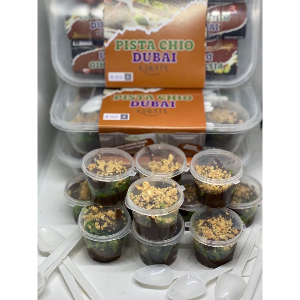 

coklat colek dubai isi 12 pcs super cruncy isian kunafa asli / coklat viral cocho dubai pistachio/ coklat dubai murah / desert box dubai mini / jajanan sd / jajanan viral / jajananan anak