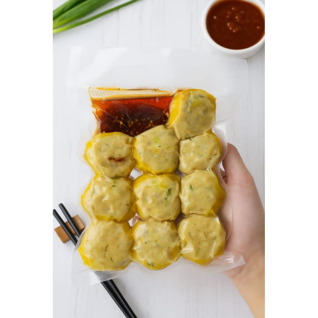 

DIMSUM AYAM UKURAN BESAR FROZEN ISI 10 + CHILIOIL