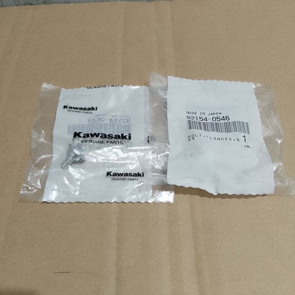 baut cover body KX 250 kx 250 KLX 230R S SE SM original Kawasaki